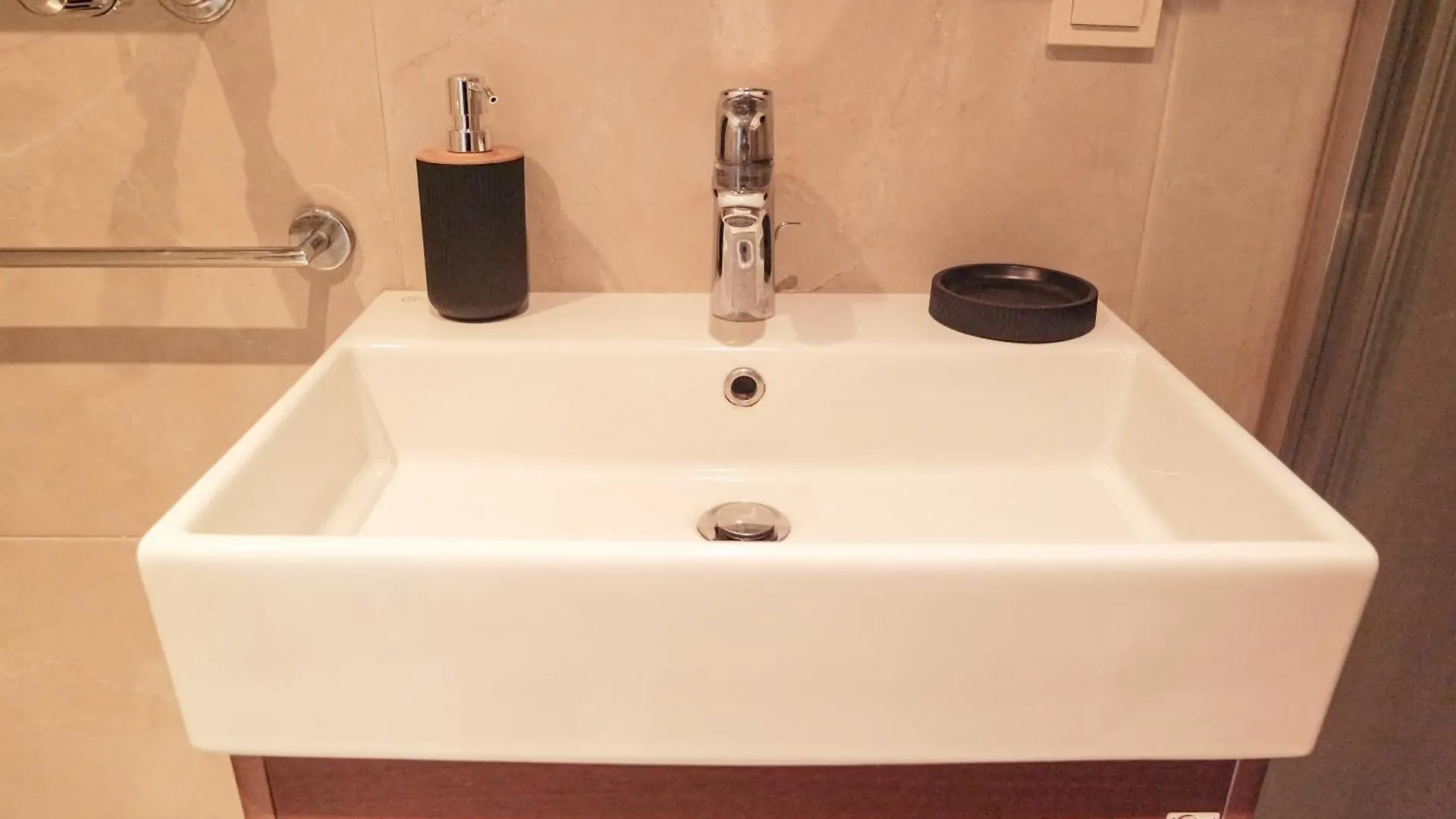 Modern 1 Bedroom Fully Equipped, Dt & Metro, Ac, Wi-Fi Стамбул 0*,